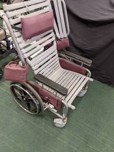 lot 53 image: Comfortable Broda wheel chair...