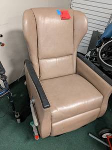 lot 56 image: Comfortable bariatic medical reclin...
