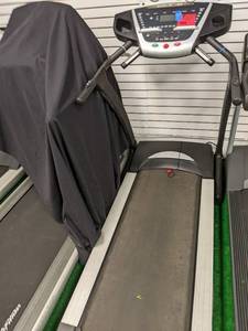 lot 71 image: Sole F80 treadmill. missing speed b...