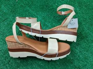 lot 83 image: a new day new ladies sandals Abigai...