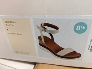 lot 86 image: a new day new ladies sandals Abigai...