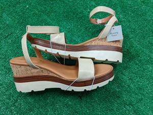 lot 87 image: a new day new ladies sandals Abigai...