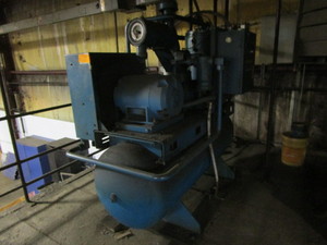 lot 14 image: Quincy Industrial Air Compressor - Motor Bad