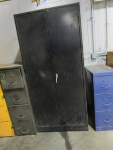 lot 21 image: Double Door Metal Cabinet