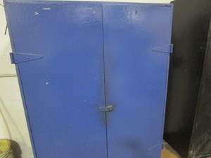 lot 38 image: Wooden Double Door Cabinet