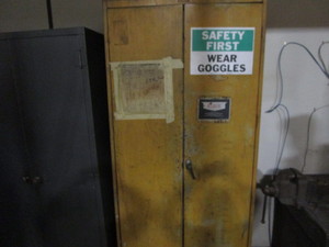 lot 76 image: Metal Double Door Cabinet