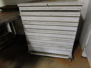 lot 204 image: Metal Shop Cabinet