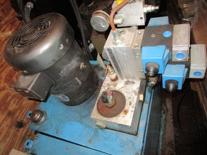 lot 261 image: Vickers Machine