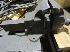 lot 296 image: Athol 5 Bench Vise