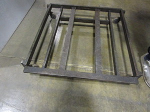 lot 326 image: Pallet Cart