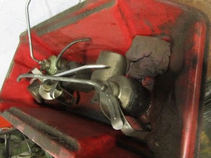 lot 372 image: Oil Squirt Cans