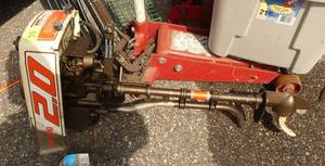 Montgomery Wards SeaKing 2hp boat motor - cover is broken, has compression