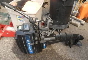 9.8hp Mercury Thunderbolt boat motor - needs new prop - has compression