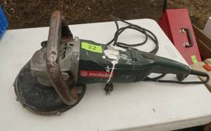 Metabe Grinder with a concrete grinding head