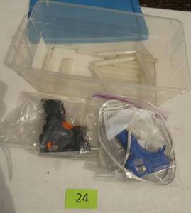 2 glue guns
