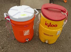 two 5 gallon water jugs Igloo and Rubbermaid