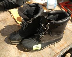 Nice pair of Mens size 11 winter boots