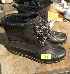 Nice pair of Mens size 14 winter boots