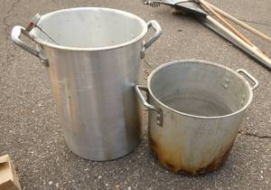 2 large kettles with temperature gauges