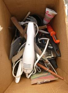 Box of misc kitchen items