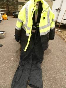 Hi Vis jacket 2XL and Walls snow bibs 2XL