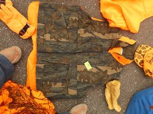 Reversible Blaze Orange vs Green camo vest looks like 3 or 4XL