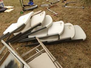6 plastic folding chairs