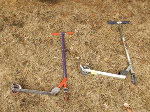 2 razor scooters