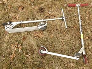 2 razor scooters