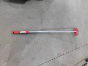 lot 60 image: Corona ComfortGEL DiscCULTIVATOR Rotating 3-Tine Long-handle Cultivator