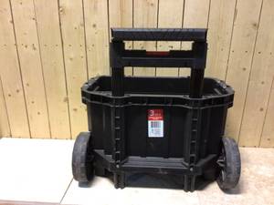 lot 3 image: Rolling Tool Box Customer Returns See Pictures
