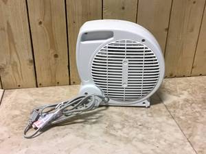 lot 14 image: 1500-Watt Electric Fan Forced Portable Heater by Unbranded Customer Returns See Pictures