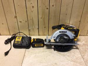 lot 74 image: DEWALT 20-Volt MAX Cordless Brushless 6-12 in. Circular Saw Customer Returns See Pictures