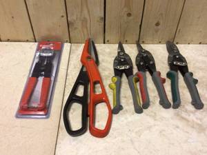 lot 78 image: MIX LOT OF PLIERS TOOLS Customer Returns See Pictures