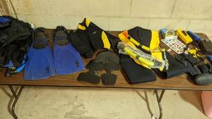 Womens Size 910 Body Glove Scuba Suit, Flippers, Goggles and More in Carrying Bag