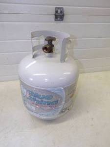 lot 31 image: 20# propane tank