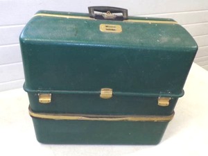 lot 6 image: UMCO  3500 U Vintage Tackle Box with Tackle