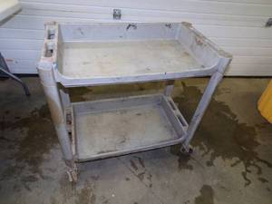 lot 33 image: Rolling Tool Cart