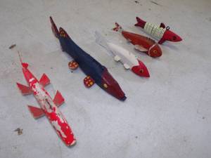 lot 36 image: 5 Ice Fishing Decoys