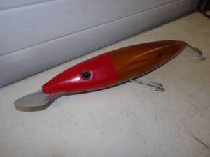 lot 42 image: Fishing Lure Dcor