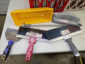 lot 53 image: Sheet Rock Mudding Tools