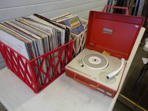lot 54 image: General Electric Partymate Record Player and Records