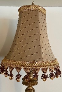 lot 72 image: 2 Fancy Table Lamps