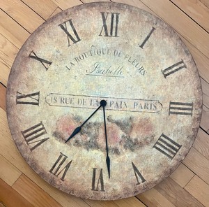 lot 64 image: Darling Battery Operated Clock