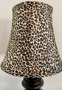 lot 62 image: Cute Petite Lamp