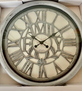 lot 10 image: New Family Clock