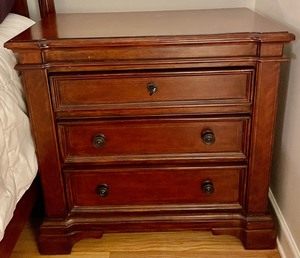 lot 3 image: Pair of Beautiful NightstandsEnd Tables