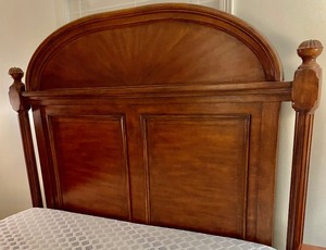 lot 2 image: Stunning Queen Bed