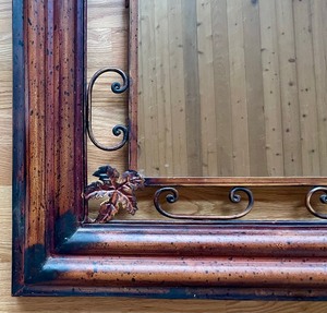 lot 12 image: Amazing Decorative Wall Mirror