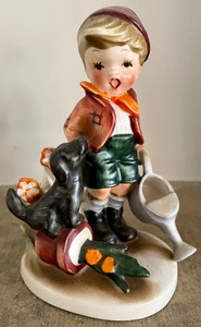 lot 24 image: Two Hummel Figurines